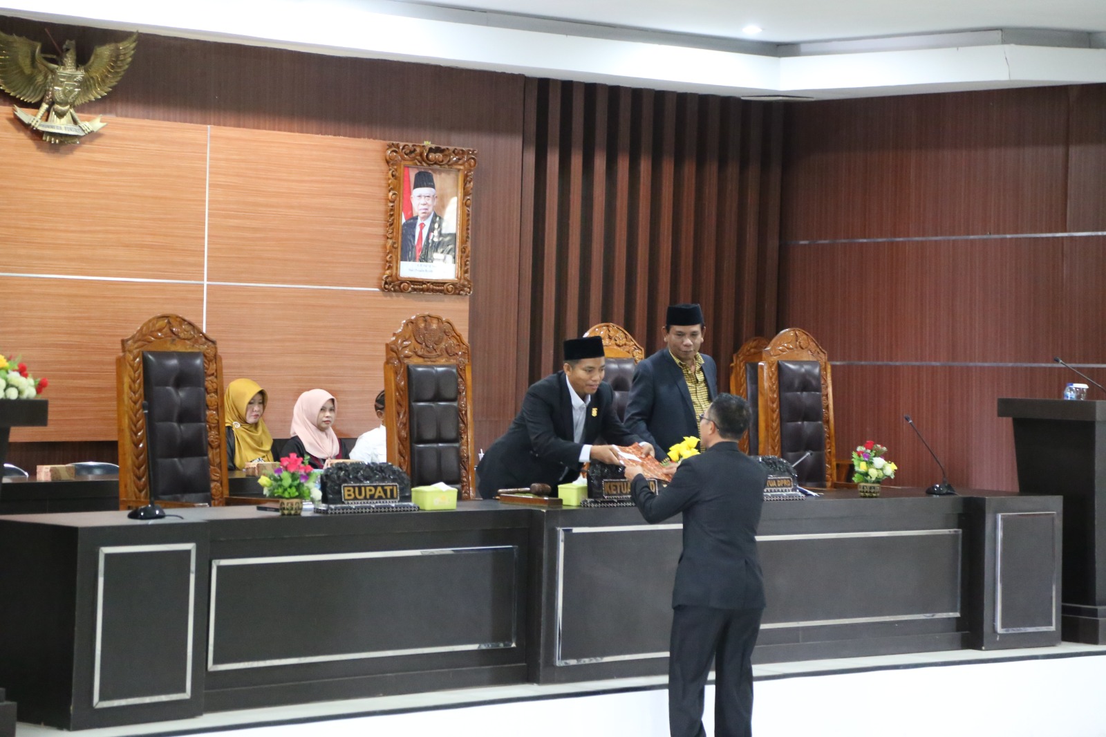 Dprd Lotim Tetapkan Apbd Fokus Pada Pembangunan Infrastruktur